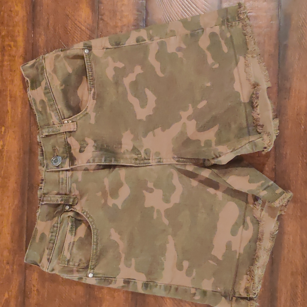 Grace and lace camo shorts